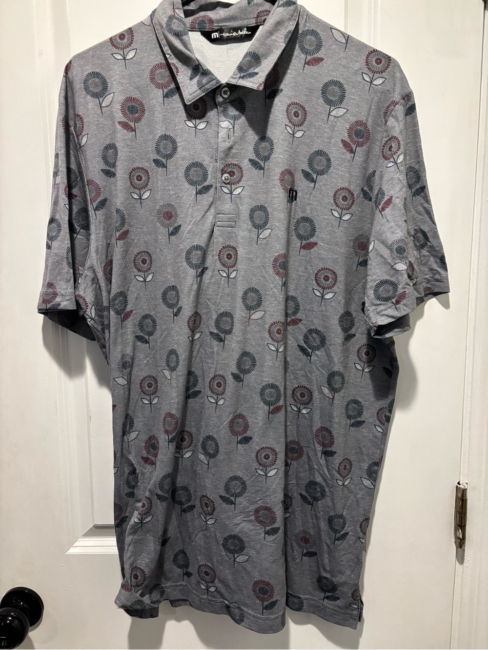 Men's Travis Mathew outfit- pants and shirt size xl and 36